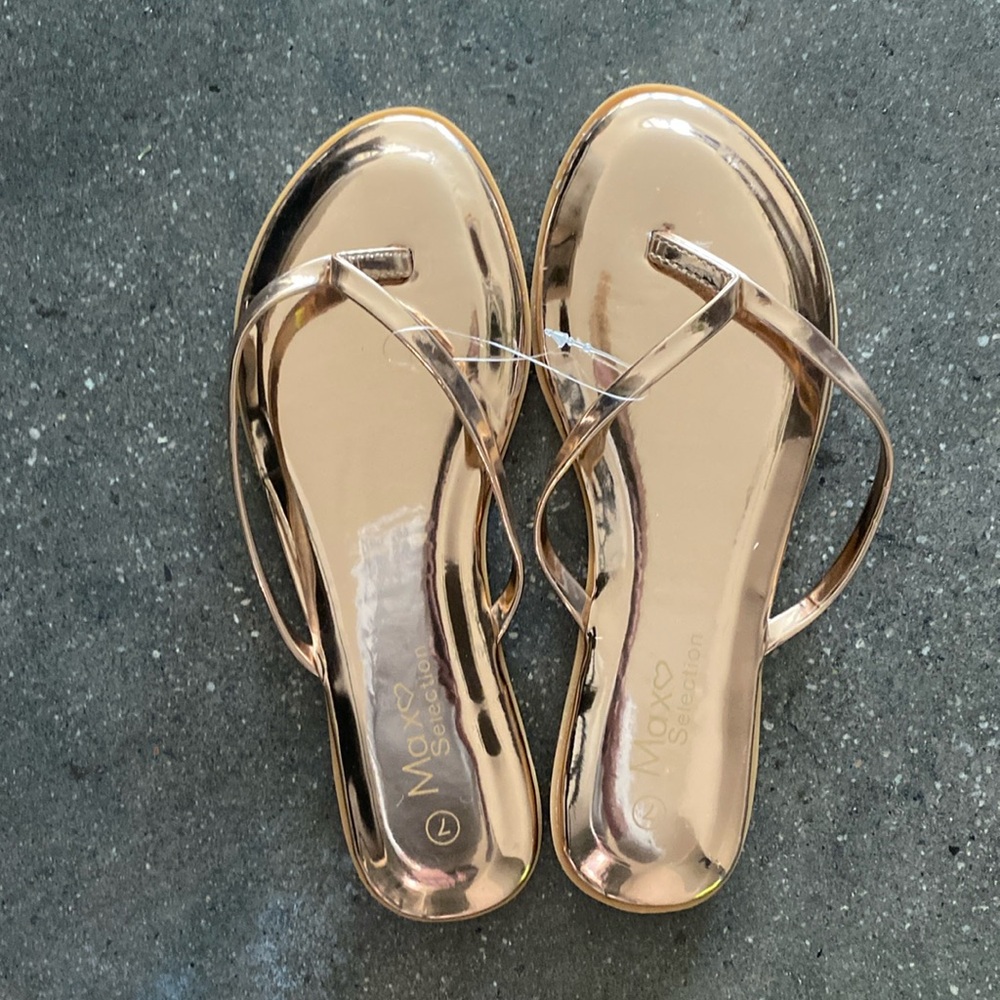 Brand new metallic cushioned flip flops